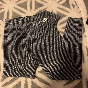 SMALL NIKE LEGGINGS